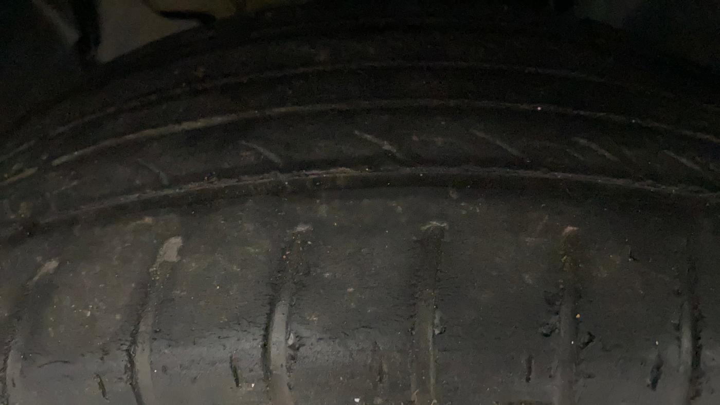 2013 Renault Duster 110 PS RXZ DIESEL, Diesel, Manual, 81,347 km, Left Front Tyre Tread