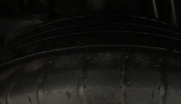 2013 Renault Duster 110 PS RXZ DIESEL, Diesel, Manual, 81,336 km, Right Rear Tyre Tread