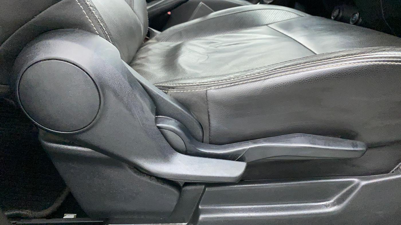 2019 Maruti XL6 ALPHA AT SHVS, Petrol, Automatic, 41,746 km, Driver Side Adjustment Panel