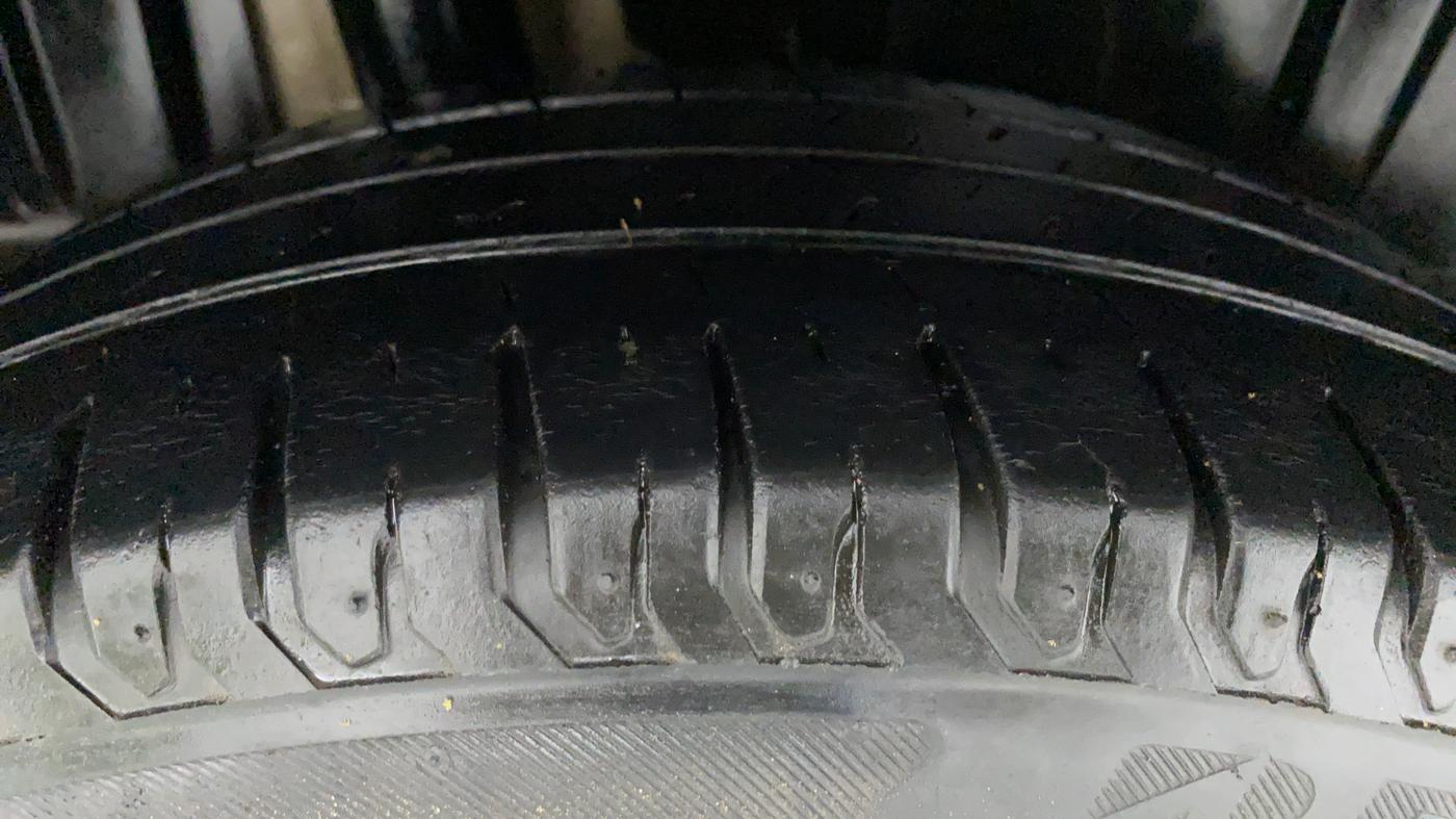 2019 Maruti XL6 ALPHA AT SHVS, Petrol, Automatic, 41,746 km, Right Rear Tyre Tread