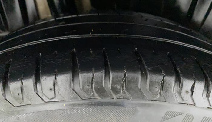 2019 Maruti XL6 ALPHA AT SHVS, Petrol, Automatic, 41,746 km, Right Rear Tyre Tread