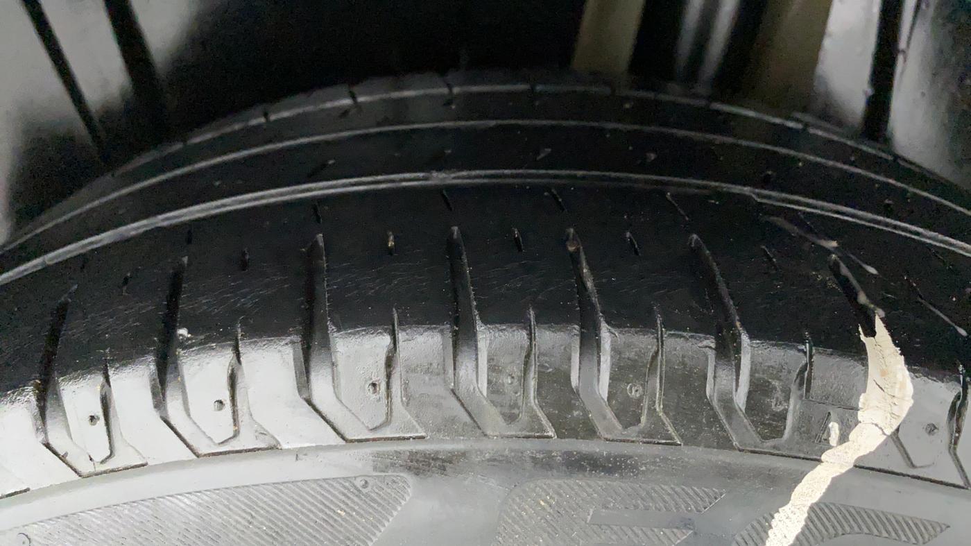2019 Maruti XL6 ALPHA AT SHVS, Petrol, Automatic, 41,746 km, Left Rear Tyre Tread