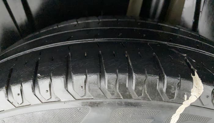 2019 Maruti XL6 ALPHA AT SHVS, Petrol, Automatic, 41,746 km, Left Rear Tyre Tread