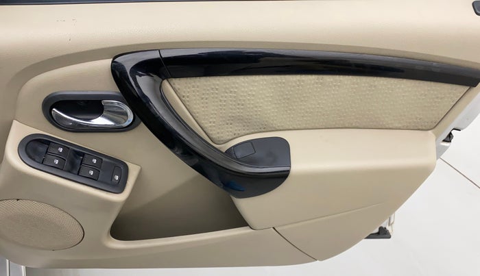 2014 Nissan Terrano XV D THP 110 PS, Diesel, Manual, 1,19,078 km, Driver Side Door Panels Control