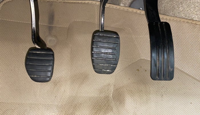 2014 Nissan Terrano XV D THP 110 PS, Diesel, Manual, 1,19,078 km, Pedals