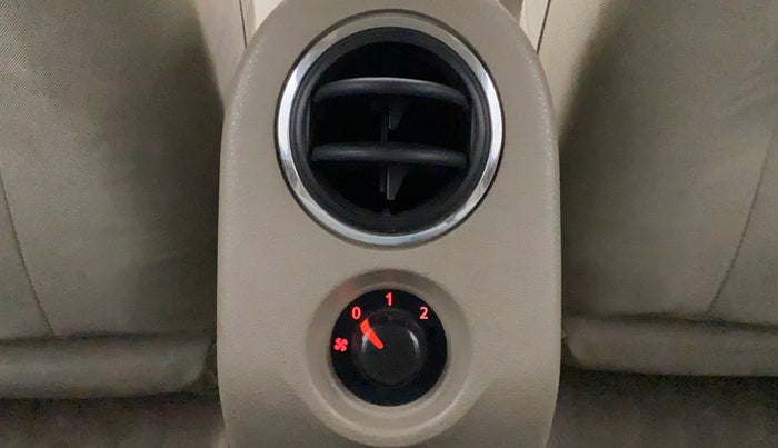 2014 Nissan Terrano XV D THP 110 PS, Diesel, Manual, 1,19,078 km, Rear AC Vents