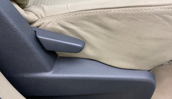 2014 Nissan Terrano XV D THP 110 PS, Diesel, Manual, 1,19,078 km, Driver Side Adjustment Panel