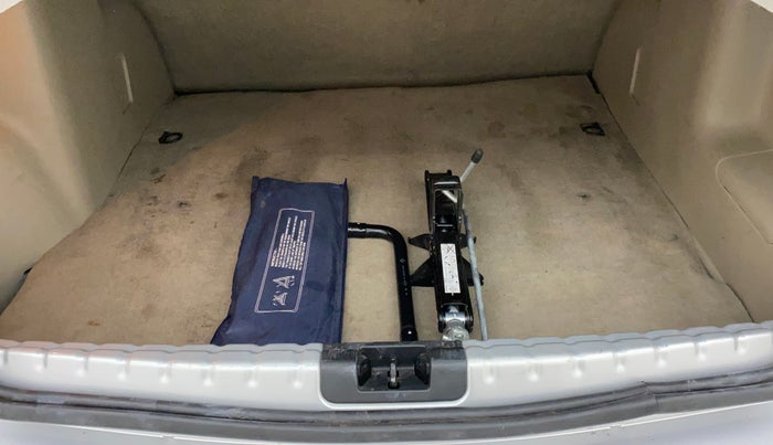 2014 Nissan Terrano XV D THP 110 PS, Diesel, Manual, 1,19,078 km, Boot Inside