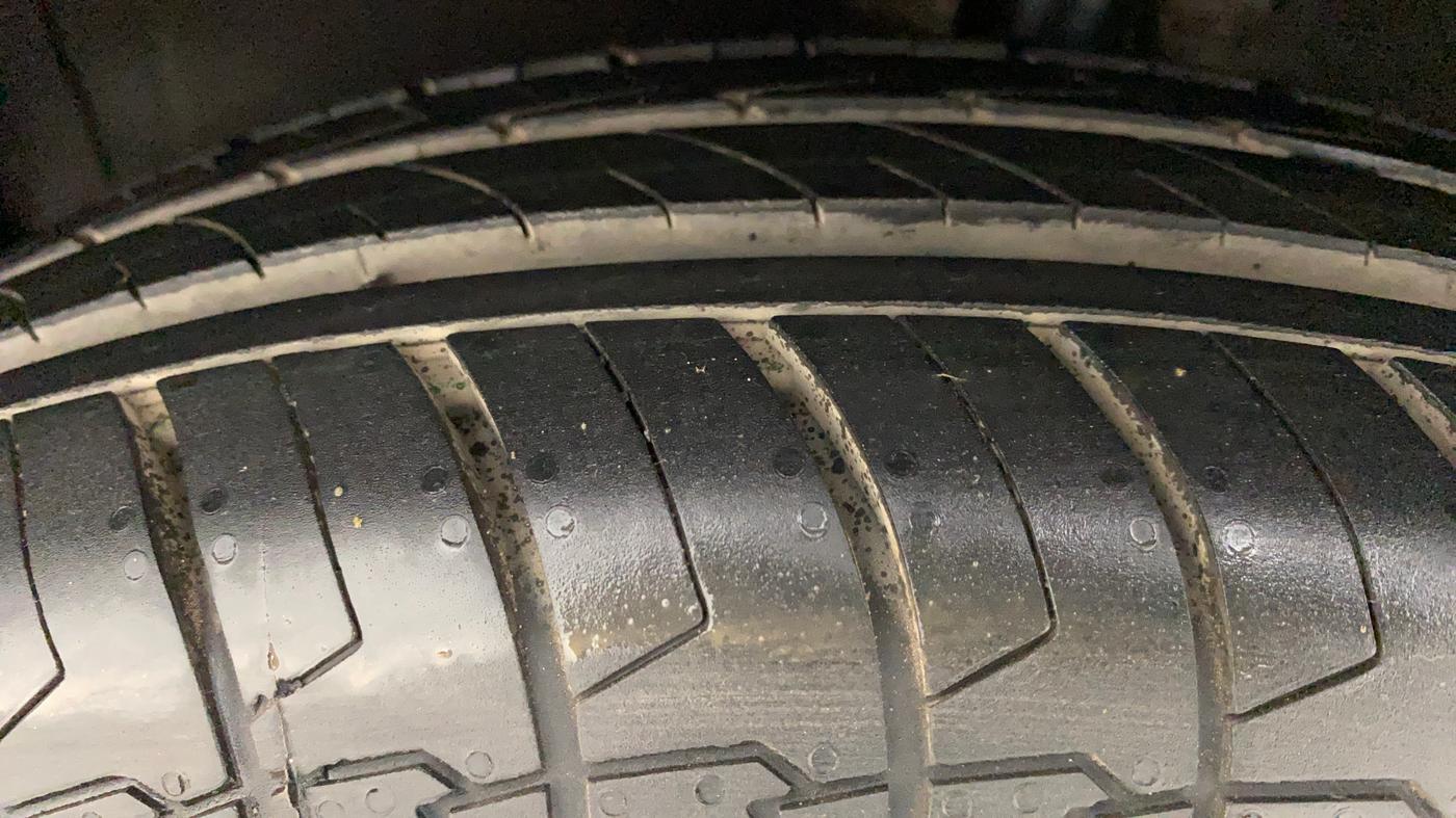 2011 Maruti Swift VXI, Petrol, Manual, 86,282 km, Left Front Tyre Tread