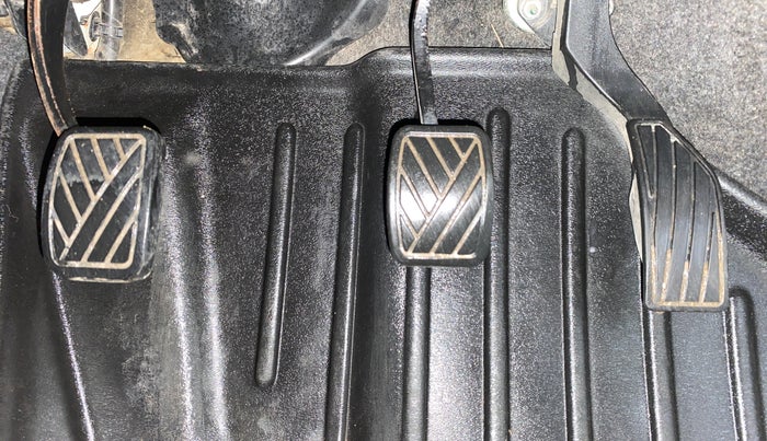2011 Maruti Swift VXI, Petrol, Manual, 86,282 km, Pedals