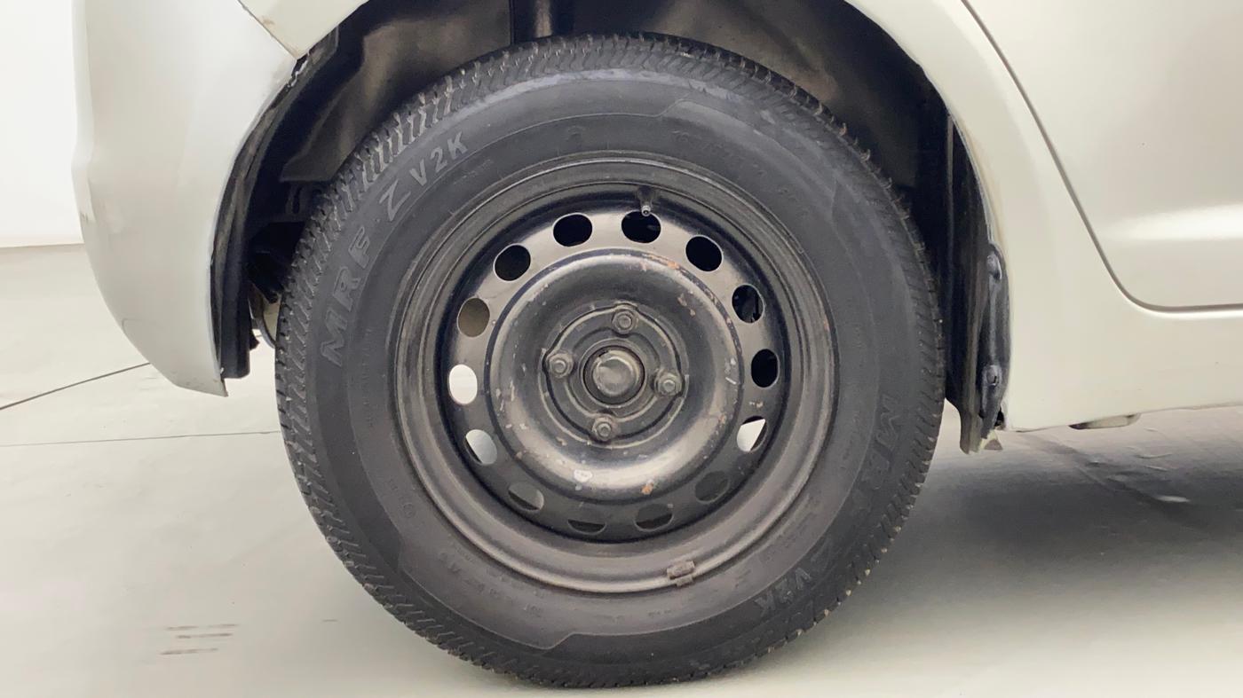 2011 Maruti Swift VXI, Petrol, Manual, 86,282 km, Right Rear Wheel