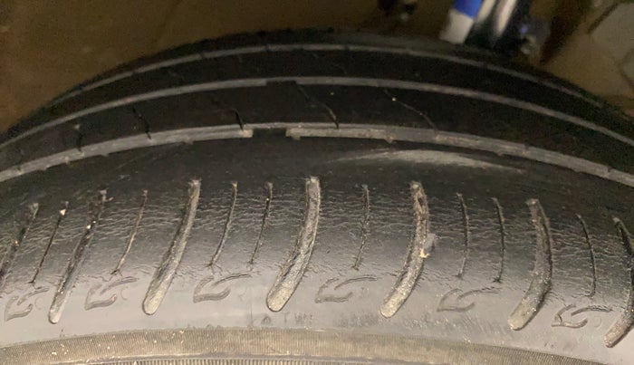 2016 Maruti Baleno ZETA PETROL 1.2, Petrol, Manual, 71,616 km, Right Front Tyre Tread