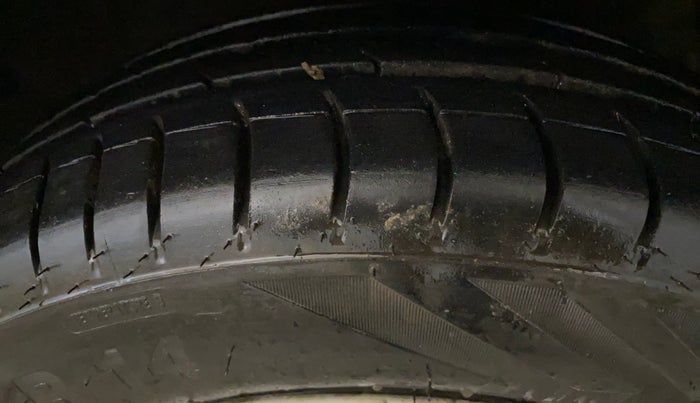 2014 Hyundai i20 MAGNA 1.2, Petrol, Manual, 57,529 km, Right Front Tyre Tread