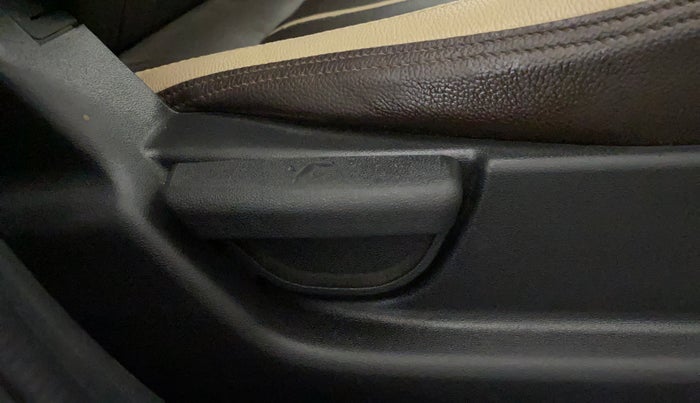 2014 Hyundai i20 MAGNA 1.2, Petrol, Manual, 57,529 km, Driver Side Adjustment Panel