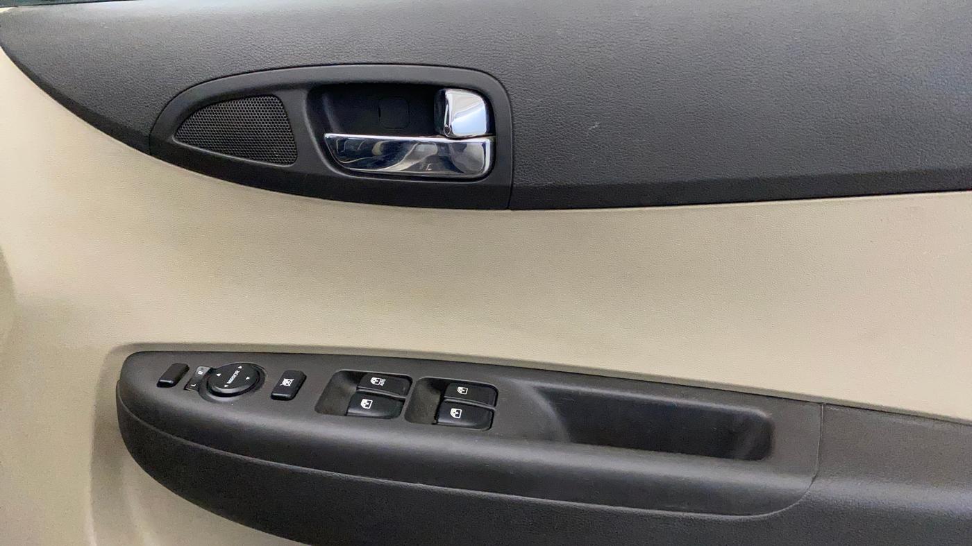 2014 Hyundai i20 MAGNA 1.2, Petrol, Manual, 58,604 km, Driver Side Door Panels Control