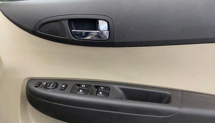 2014 Hyundai i20 MAGNA 1.2, Petrol, Manual, 57,529 km, Driver Side Door Panels Control