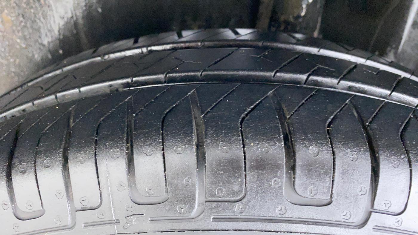2009 Maruti Swift Dzire VXI 1.3, Petrol, Manual, 22,827 km, Left Rear Tyre Tread