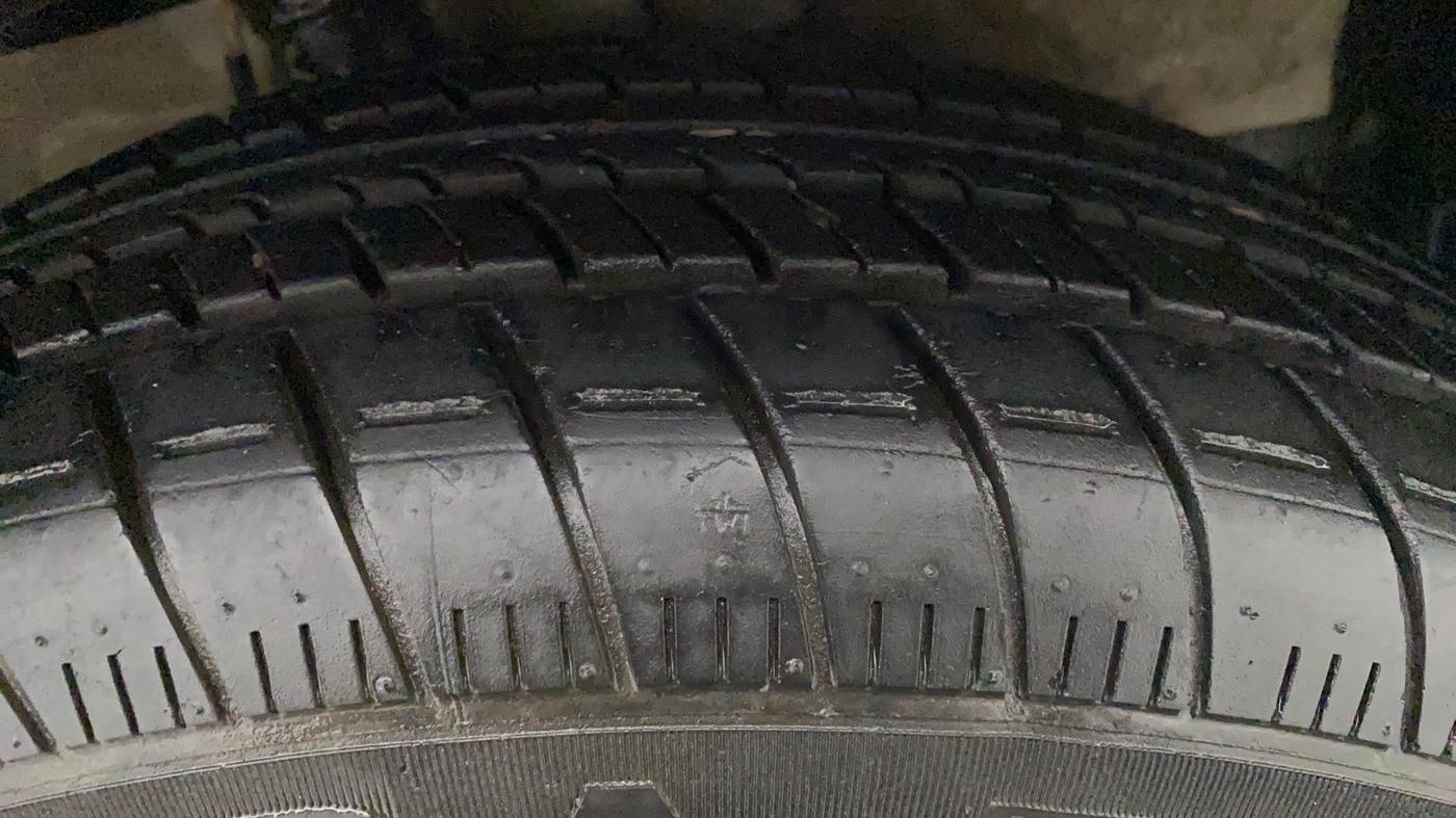 2016 Maruti Ritz ZXI, Petrol, Manual, 18,212 km, Left Front Tyre Tread
