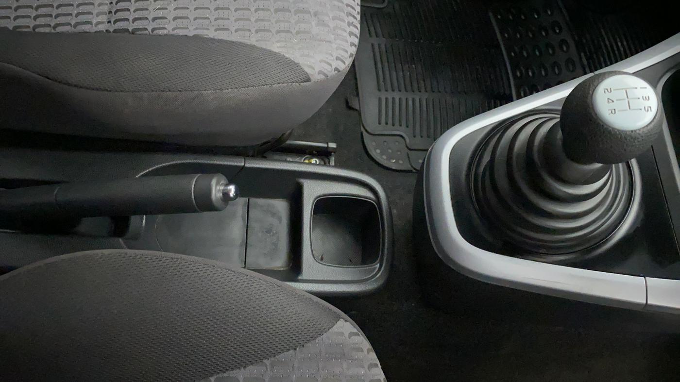 2016 Maruti Ritz ZXI, Petrol, Manual, 18,212 km, Gear Lever