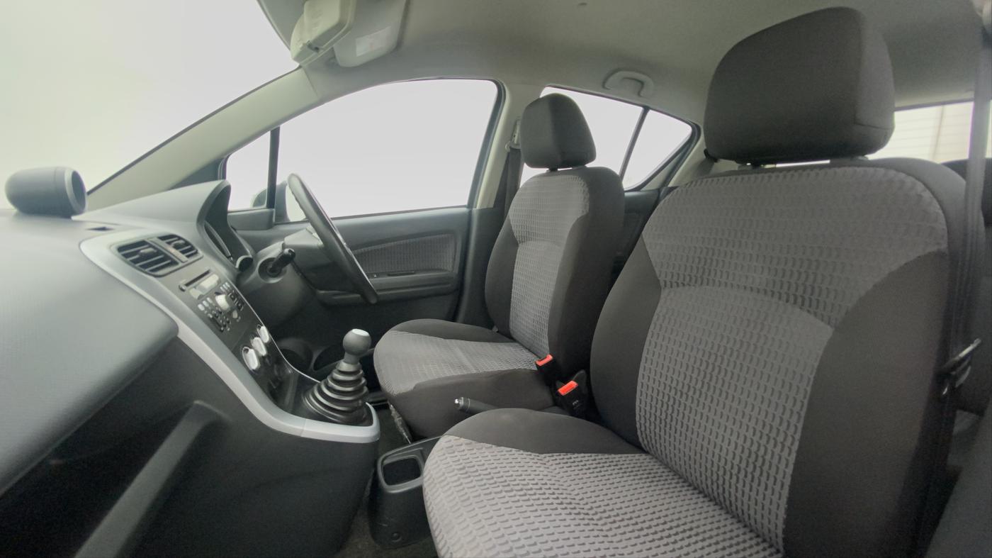 2016 Maruti Ritz ZXI, Petrol, Manual, 18,212 km, Right Side Front Door Cabin