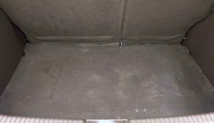 2010 Hyundai i20 ASTA 1.2, Petrol, Manual, 39,910 km, Boot Inside