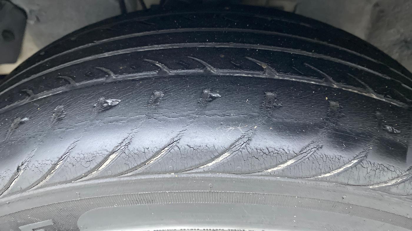 2010 Hyundai i20 ASTA 1.2, Petrol, Manual, 39,910 km, Left Front Tyre Tread