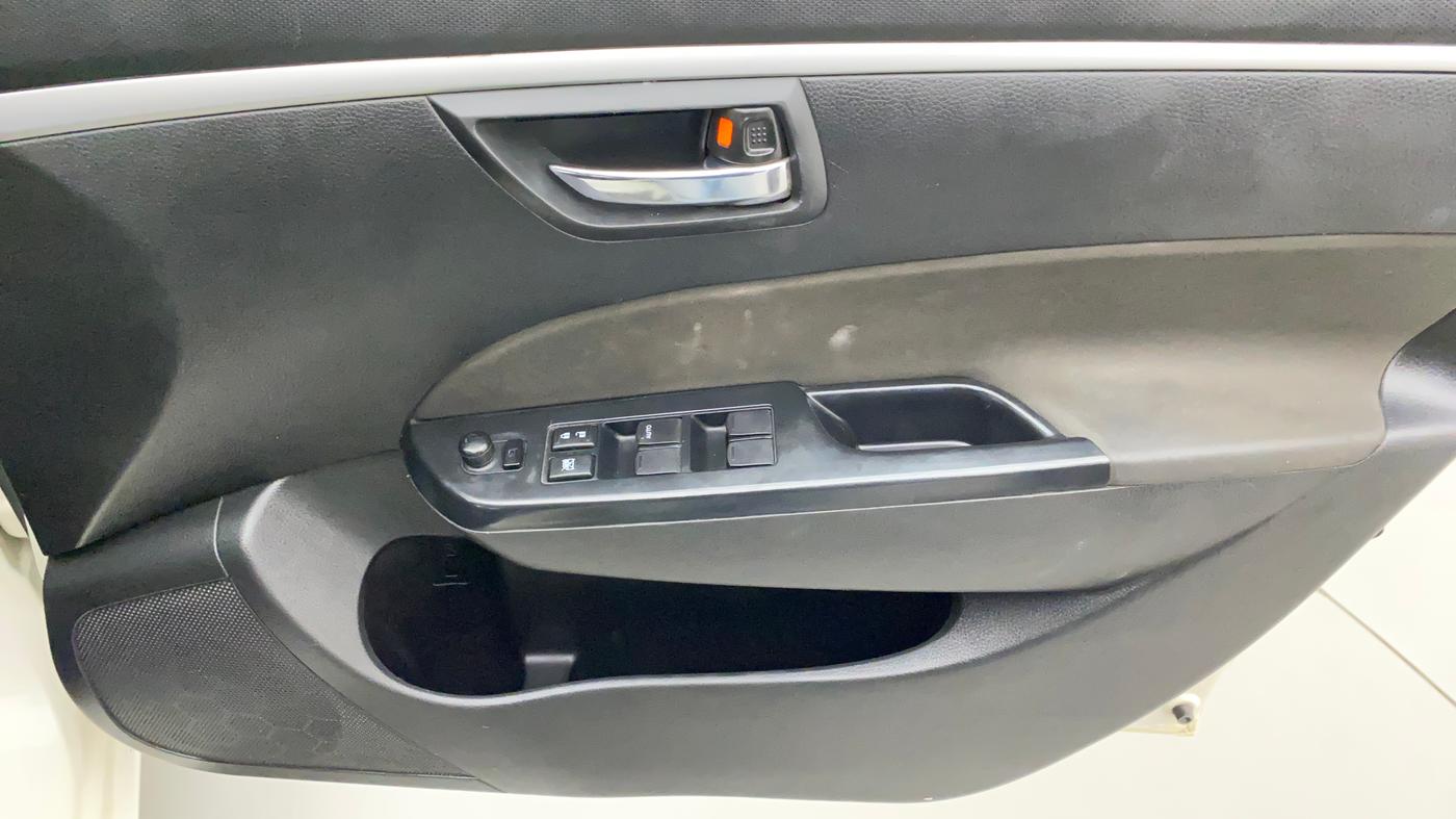 2014 Maruti Swift ZDI, Diesel, Manual, 1,13,644 km, Driver Side Door Panels Control
