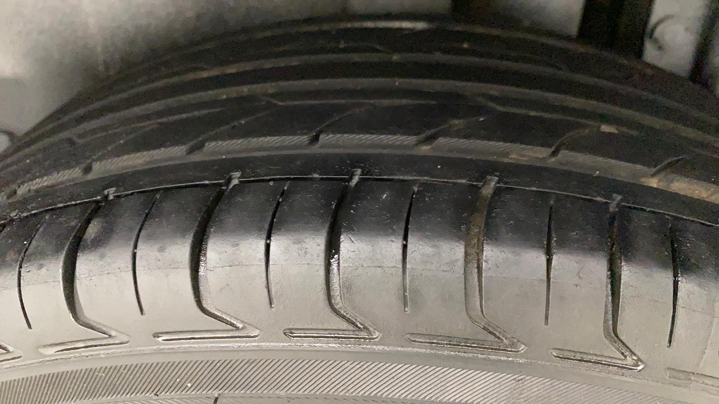 2014 Maruti Swift ZDI, Diesel, Manual, 1,13,644 km, Left Rear Tyre Tread