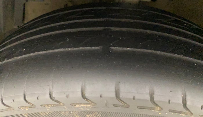 2014 Maruti Swift ZDI, Diesel, Manual, 1,13,644 km, Left Front Tyre Tread