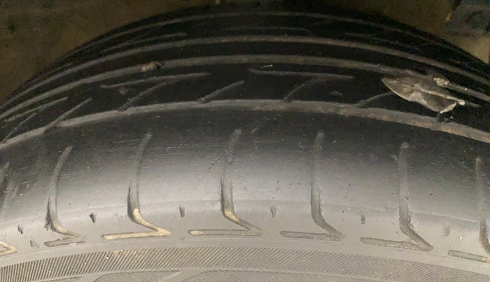 2014 Maruti Swift ZDI, Diesel, Manual, 1,13,644 km, Right Front Tyre Tread