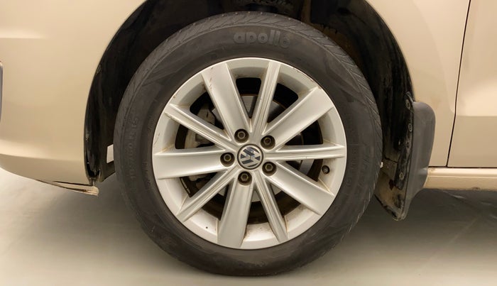 2016 Volkswagen Vento HIGHLINE PETROL AT, Petrol, Automatic, 32,940 km, Left Front Wheel