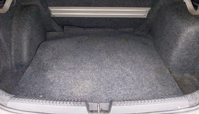 2016 Volkswagen Vento HIGHLINE PETROL AT, Petrol, Automatic, 32,940 km, Boot Inside