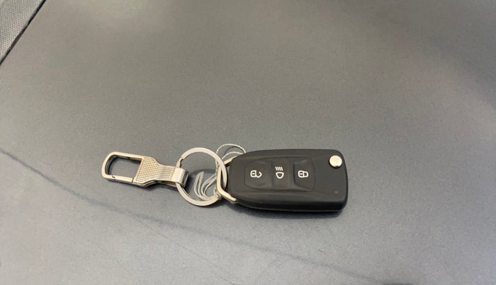 2020 Tata ALTROZ XE PETROL, Petrol, Manual, 31,679 km, Key Close Up