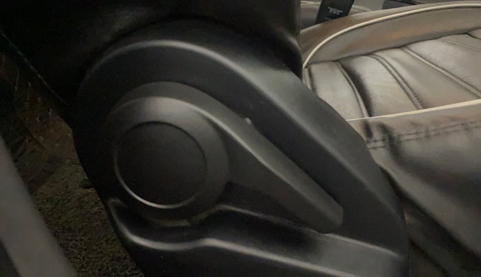 2020 Tata ALTROZ XE PETROL, Petrol, Manual, 31,679 km, Driver Side Adjustment Panel