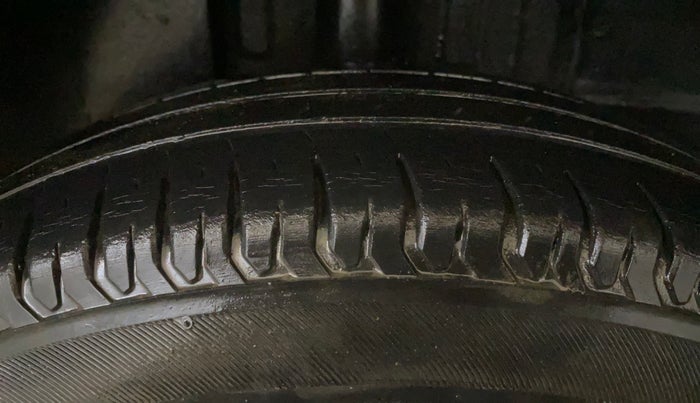 2020 Tata ALTROZ XE PETROL, Petrol, Manual, 31,679 km, Right Rear Tyre Tread