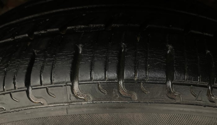 2014 Hyundai Xcent S 1.2, Petrol, Manual, 63,920 km, Left Front Tyre Tread