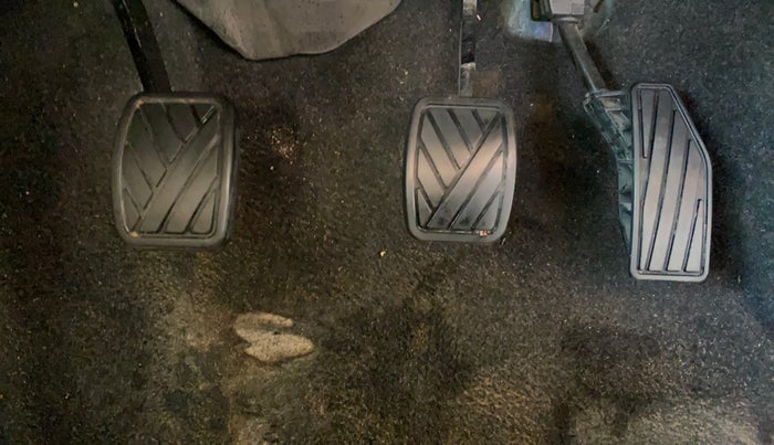 2019 Maruti XL6 ZETA MT, Petrol, Manual, 54,465 km, Pedals