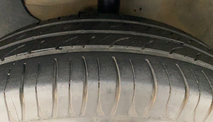 2014 Hyundai Elite i20 MAGNA 1.2, Petrol, Manual, 68,609 km, Left Front Tyre Tread