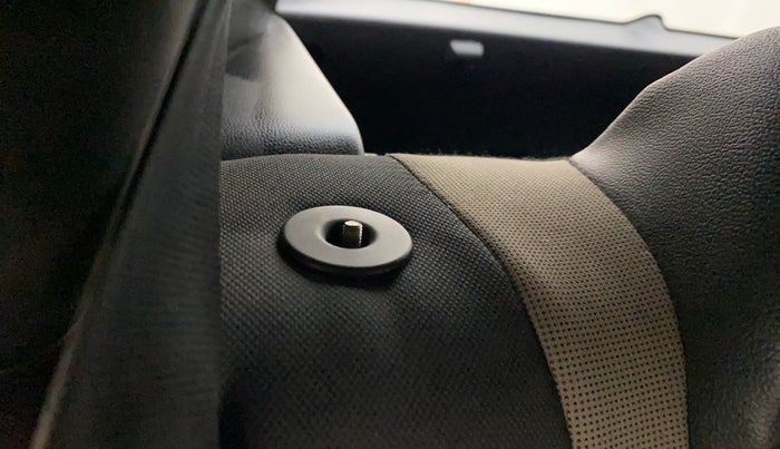 2014 Hyundai Elite i20 MAGNA 1.2, Petrol, Manual, 68,609 km, Second-row right seat - Folding lever not working