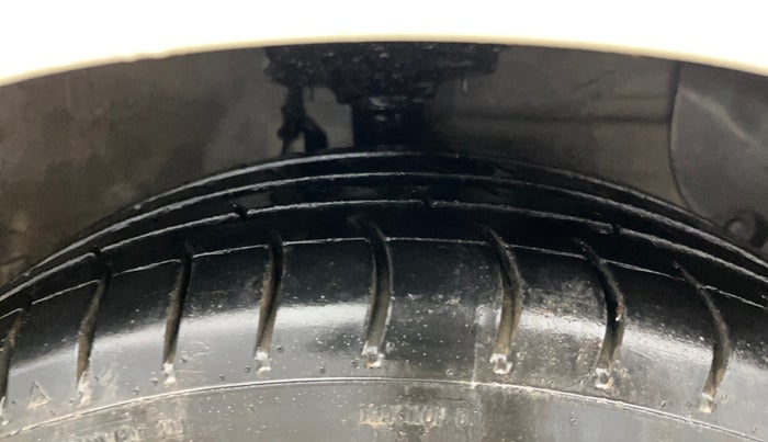 2018 Hyundai Grand i10 SPORTZ 1.2 KAPPA VTVT, Petrol, Manual, 36,069 km, Right Front Tyre Tread