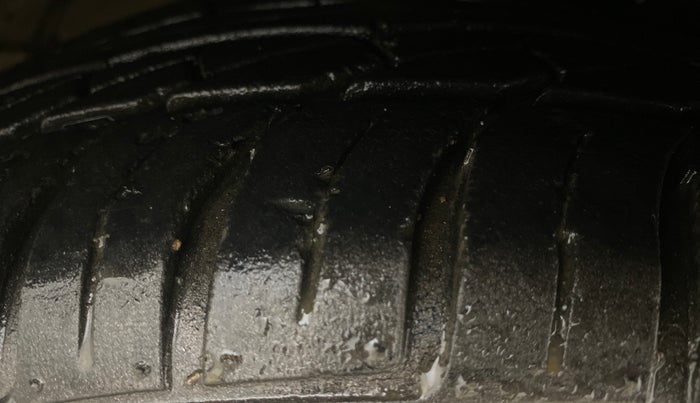 2015 Volkswagen Vento HIGHLINE 1.6 MPI, Petrol, Manual, 57,746 km, Right Front Tyre Tread