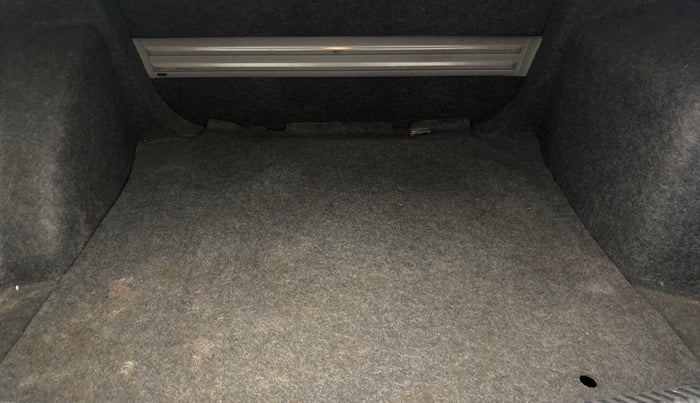 2015 Volkswagen Vento HIGHLINE 1.6 MPI, Petrol, Manual, 57,746 km, Boot Inside