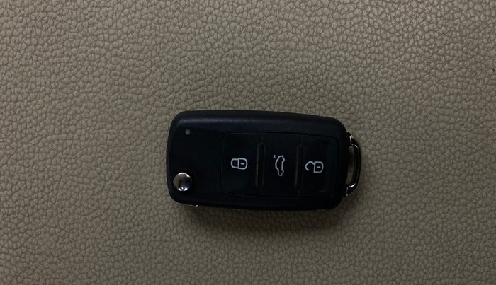 2015 Volkswagen Vento HIGHLINE 1.6 MPI, Petrol, Manual, 57,746 km, Key Close Up