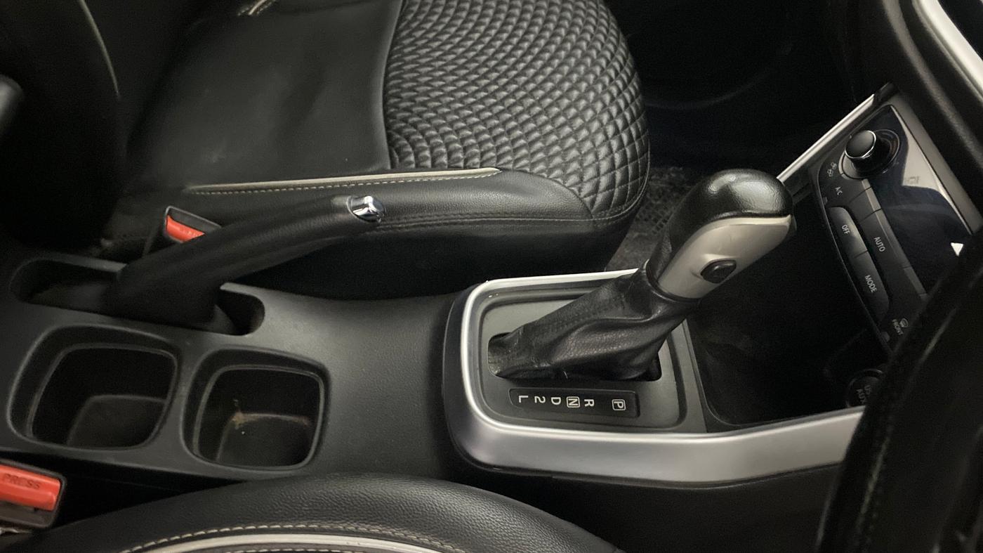 2020 Maruti S Cross ZETA AT 1.5, Petrol, Automatic, 85,969 km, Gear Lever