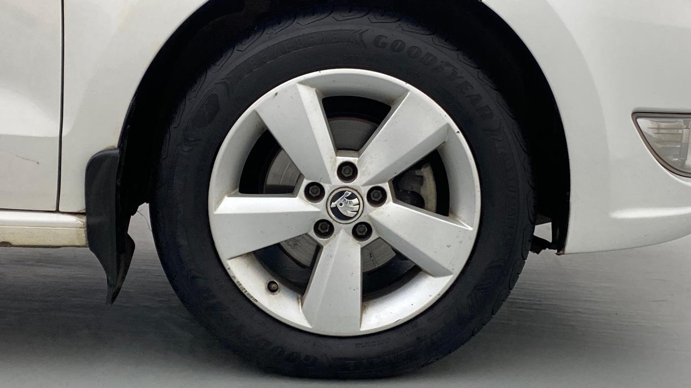 2015 Skoda Rapid 1.5 TDI AT STYLE PLUS, Diesel, Automatic, 35,457 km, Right Front Wheel