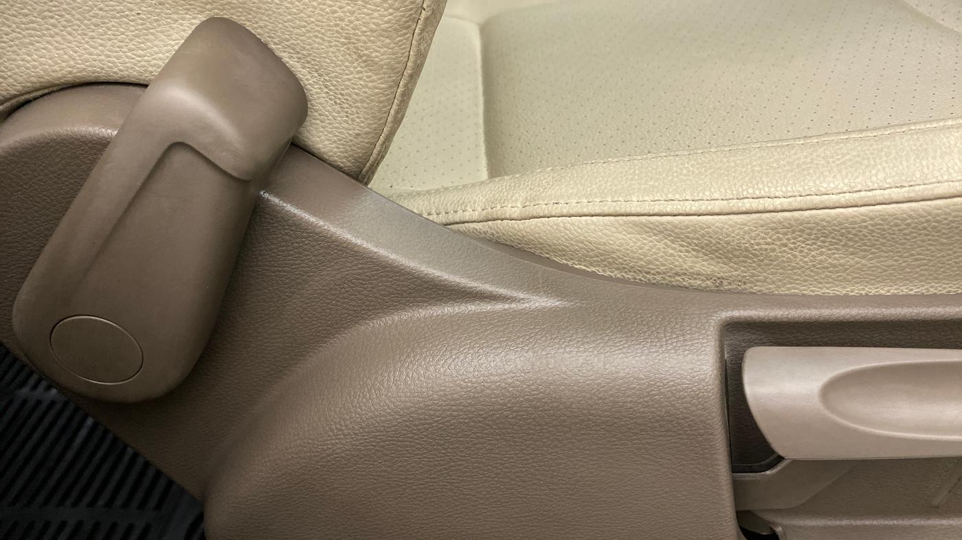 2015 Skoda Rapid 1.5 TDI AT STYLE PLUS, Diesel, Automatic, 35,457 km, Driver Side Adjustment Panel