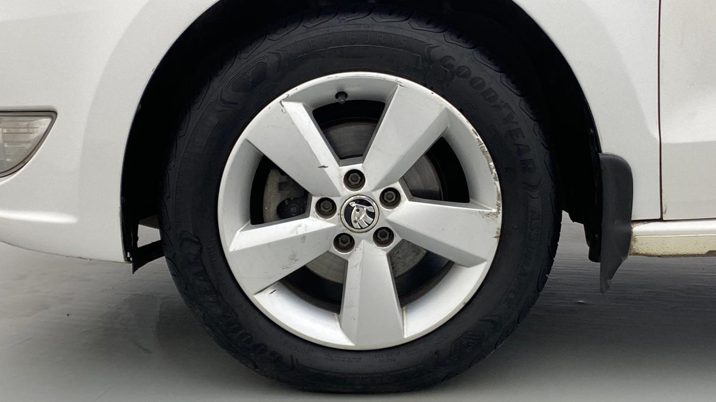 2015 Skoda Rapid 1.5 TDI AT STYLE PLUS, Diesel, Automatic, 35,457 km, Left Front Wheel