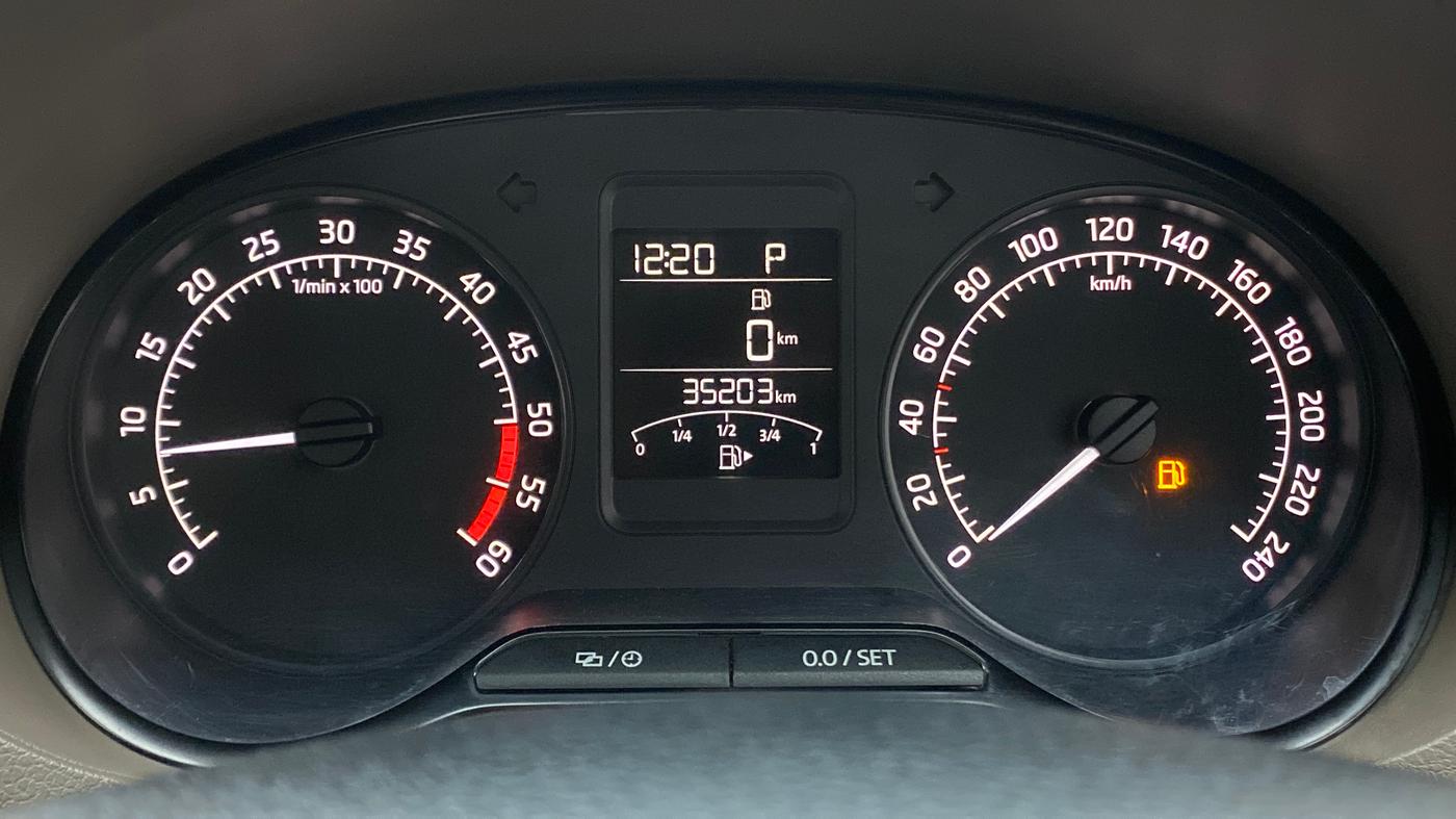 2015 Skoda Rapid 1.5 TDI AT STYLE PLUS, Diesel, Automatic, 35,457 km, Odometer Image