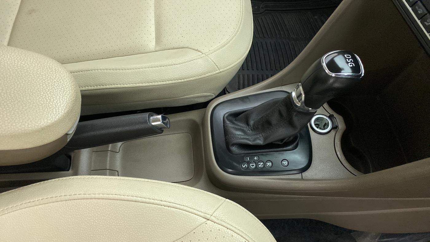 2015 Skoda Rapid 1.5 TDI AT STYLE PLUS, Diesel, Automatic, 35,457 km, Gear Lever
