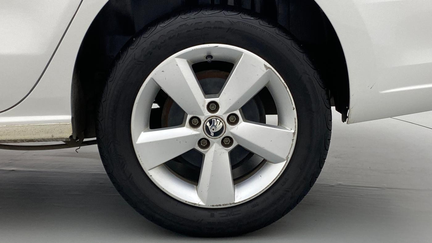 2015 Skoda Rapid 1.5 TDI AT STYLE PLUS, Diesel, Automatic, 35,457 km, Left Rear Wheel